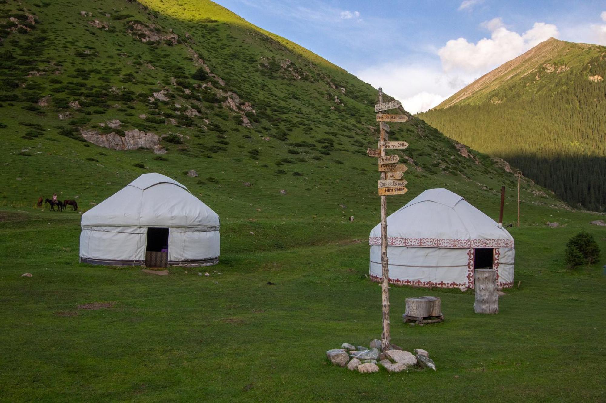 Eco Yurt Camp Arashan Hotell Teploklyuchenka Eksteriør bilde