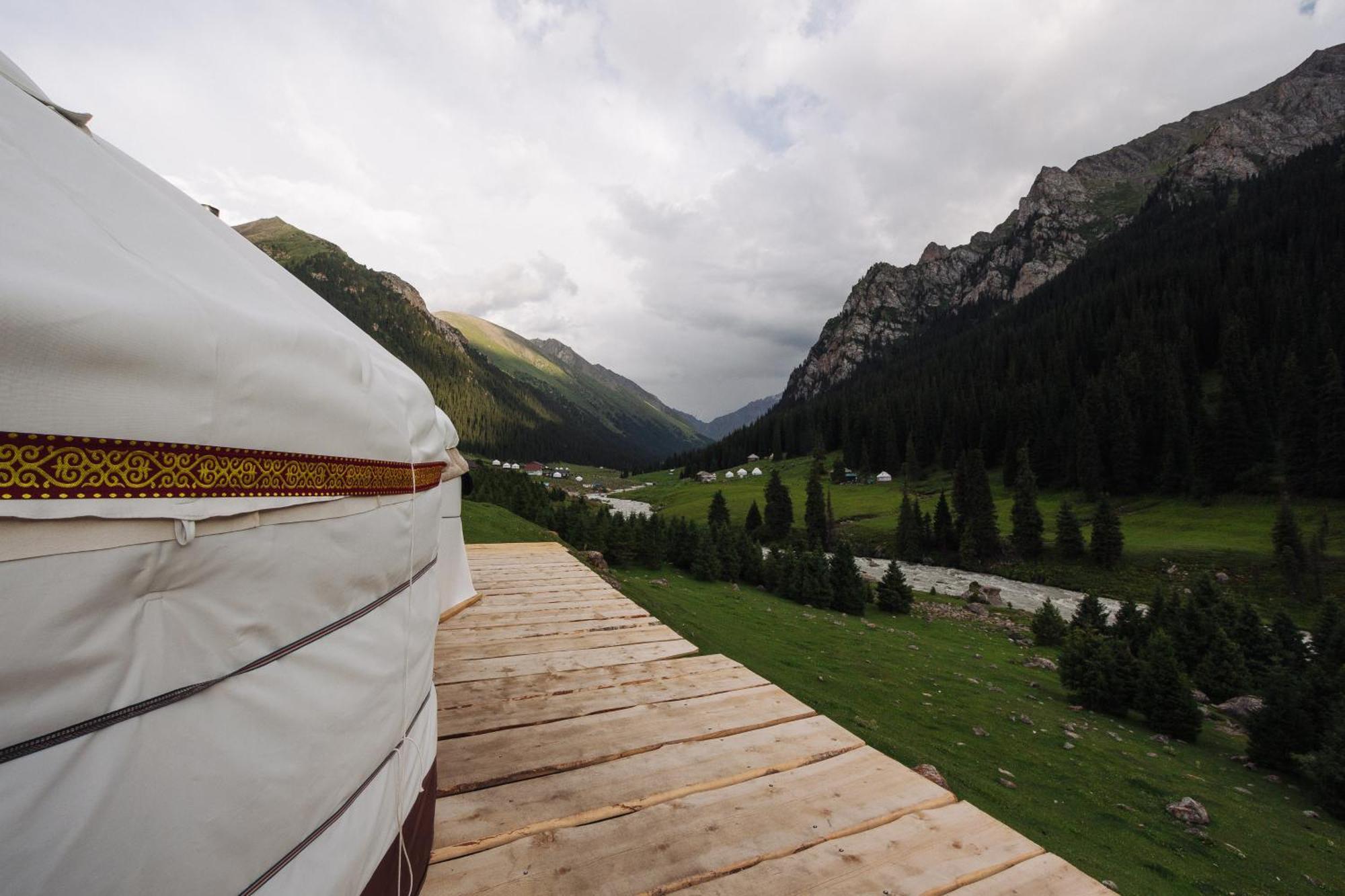Eco Yurt Camp Arashan Hotell Teploklyuchenka Eksteriør bilde