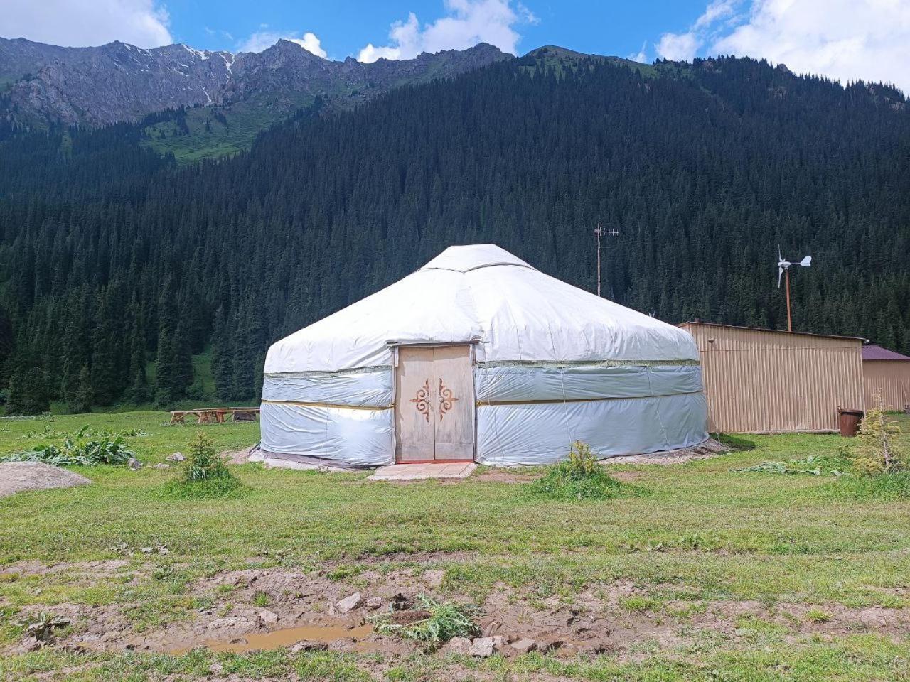 Eco Yurt Camp Arashan Hotell Teploklyuchenka Eksteriør bilde